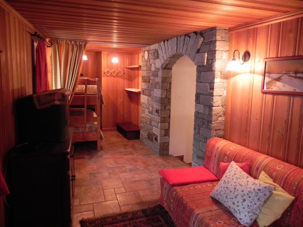 Le Vieux Rascard Chambres D'Hotes Champoluc Quarto foto