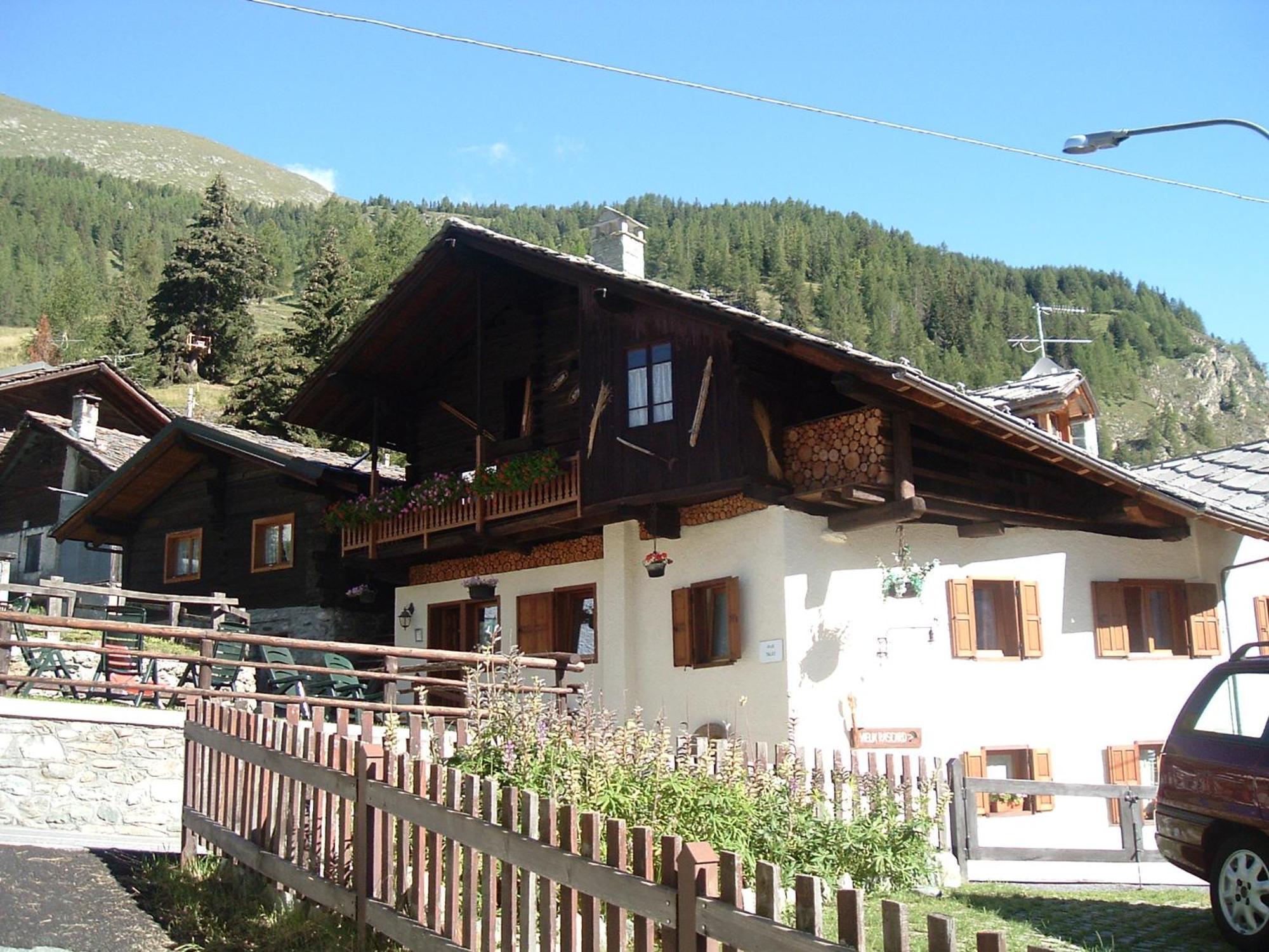 Le Vieux Rascard Chambres D'Hotes Champoluc Exterior foto