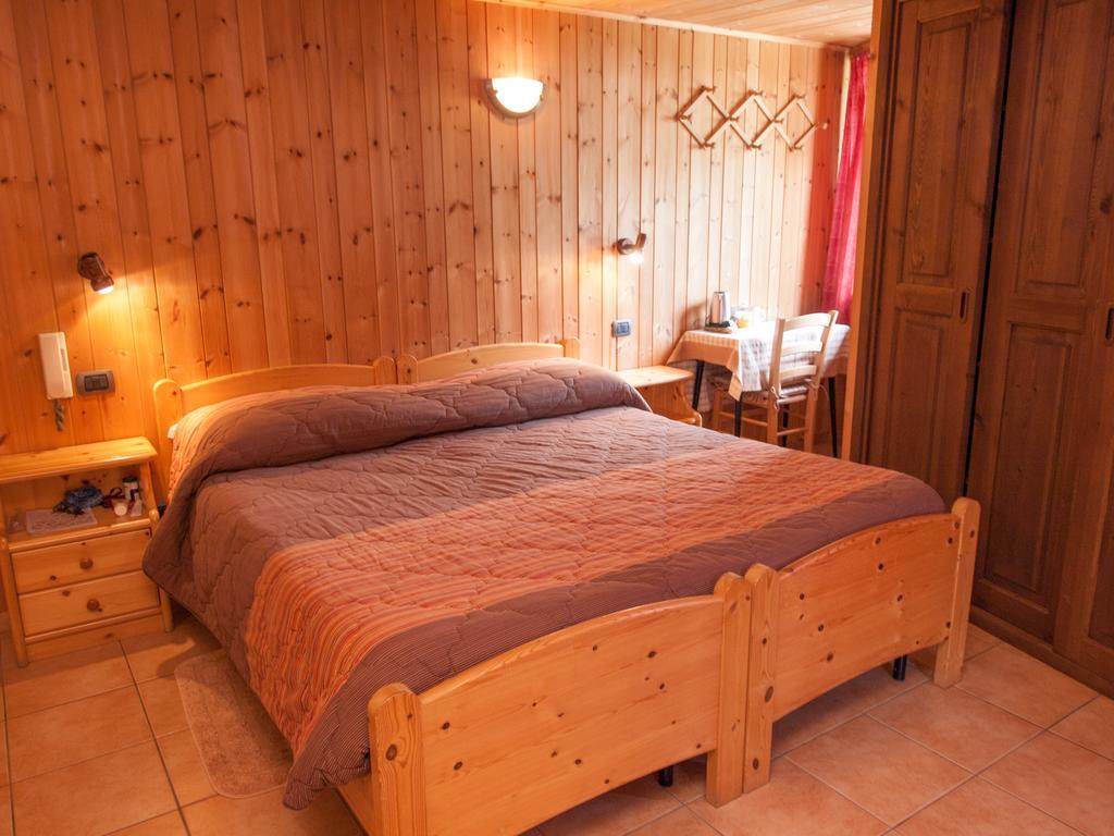 Le Vieux Rascard Chambres D'Hotes Champoluc Quarto foto