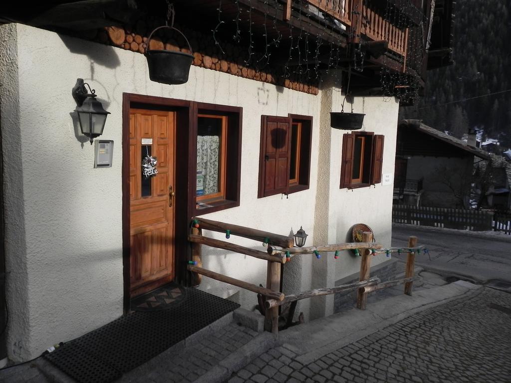 Le Vieux Rascard Chambres D'Hotes Champoluc Exterior foto